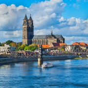 Magdeburg ist eine lebendige Kulturstadt und präsentiert sich im Bereich Tourismus, Sport und Freizeit mit einem facettenreichen Angebot. In unseren frisch renovierten Räumen am Nicolaiplatz unterstützen wir seit 2019 mit unserem bewährten Konzept Menschen in unterschiedlichsten Lebenssituationen.