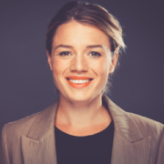 Godiwa Jung ist systemischer Coach, Mediatorin und Trainerin