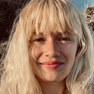 Godiwa Jung ist systemischer Coach, Mediatorin und Trainerin